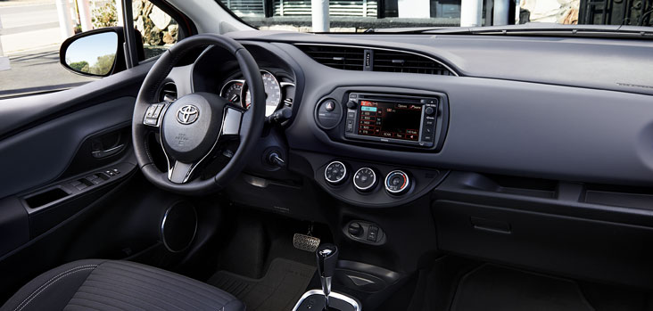 2015 Toyota Yaris 5-Door Interior Dashboard