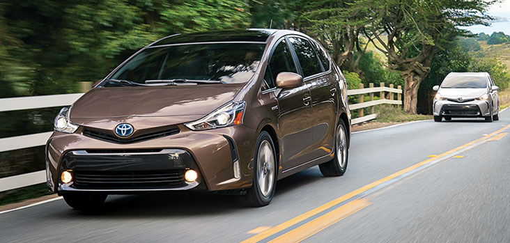 2016 Toyota Prius v Exterior Front End